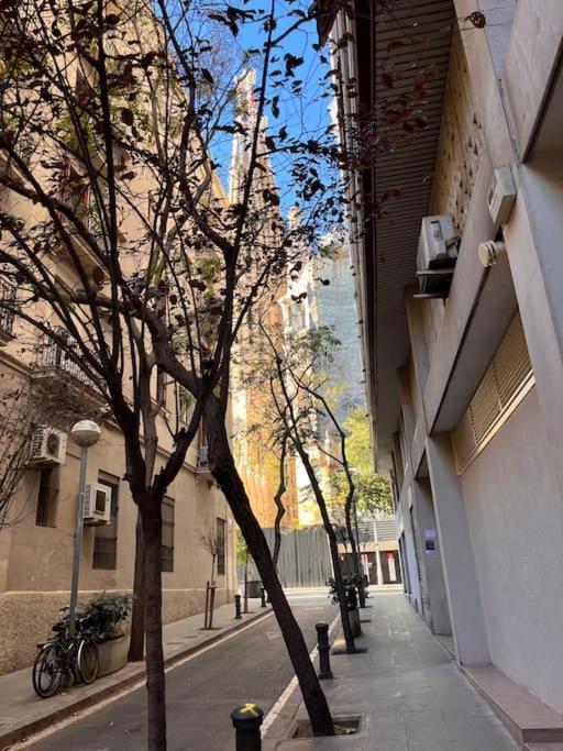 Appartamento Loft Nearby Sagrada Familia Barcellona Esterno foto
