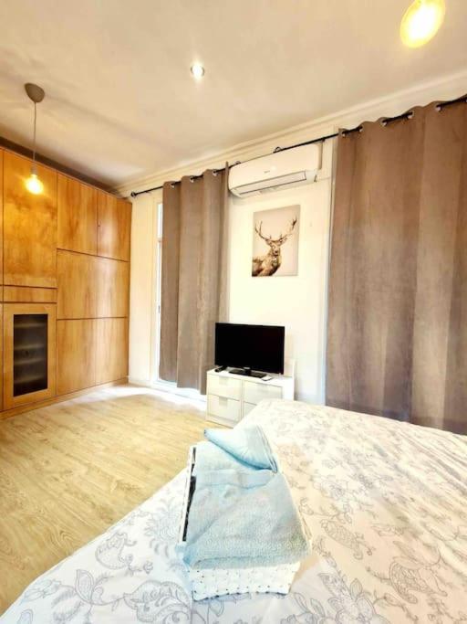 Appartamento Loft Nearby Sagrada Familia Barcellona Esterno foto