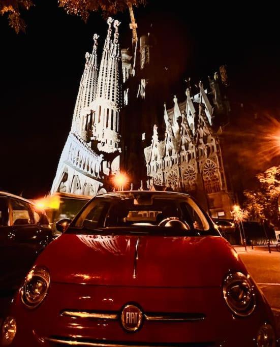 Appartamento Loft Nearby Sagrada Familia Barcellona Esterno foto