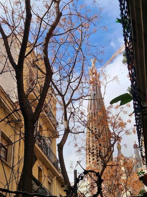 Appartamento Loft Nearby Sagrada Familia Barcellona Esterno foto